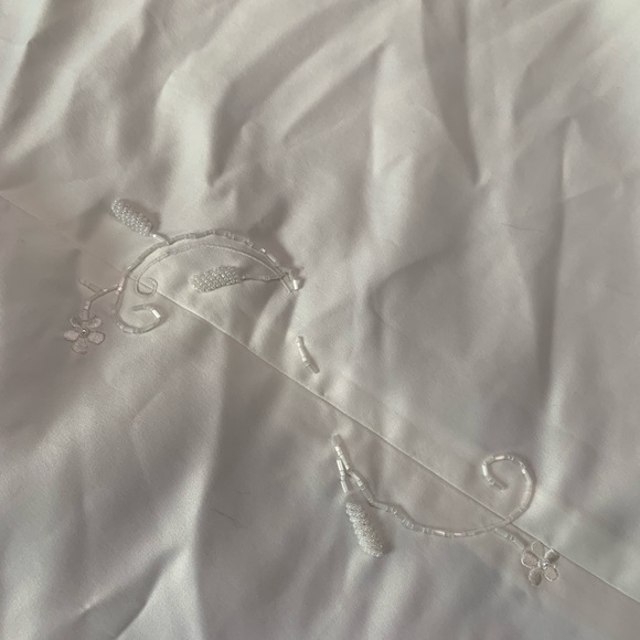 🚫SOLD🚫Size 12 Ivory Sample Wedding Dress With Train, Embroidery And Beading - Picture 9 of 12